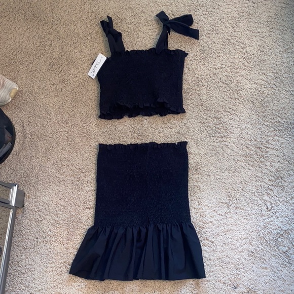Never worn two piece set - Picture 1 of 3